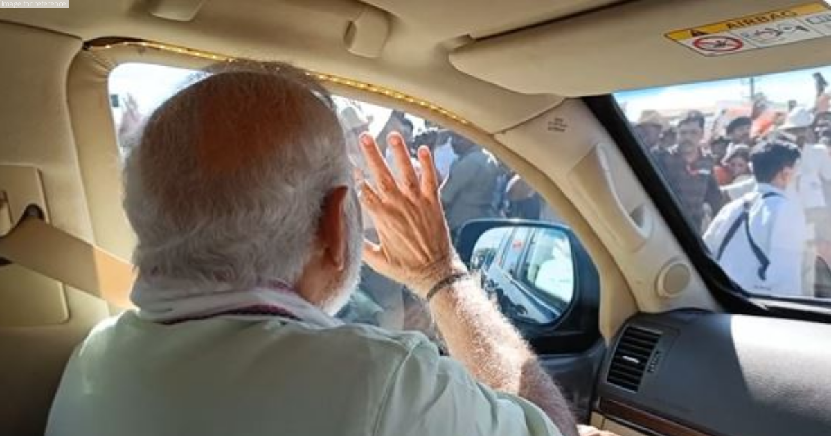 PM Modi's impromptu roadshow in Mangaluru draws huge crowd